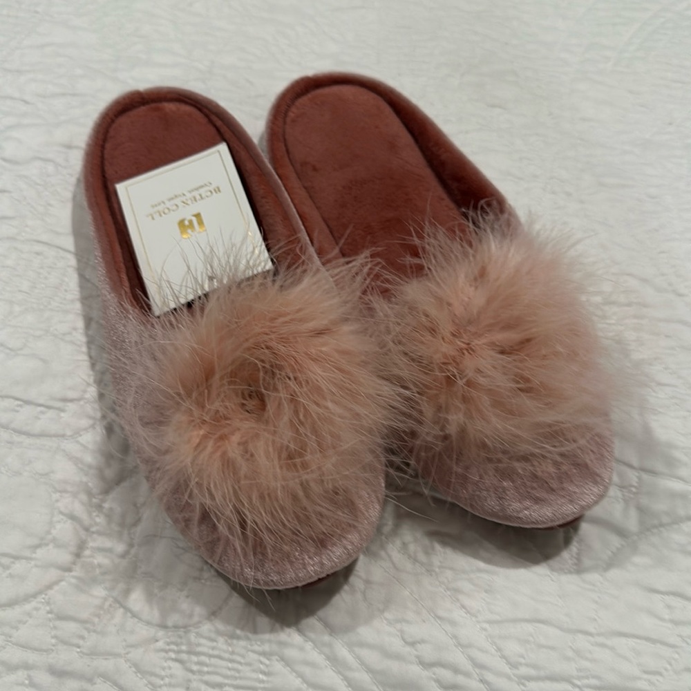 NWT pink slippers, size 7/8